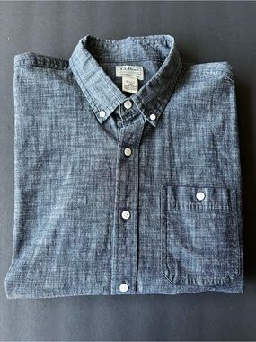L.L. Bean Men's Dark Chambray Button-Down Shirt Denim Slightly Fitted Stretch
